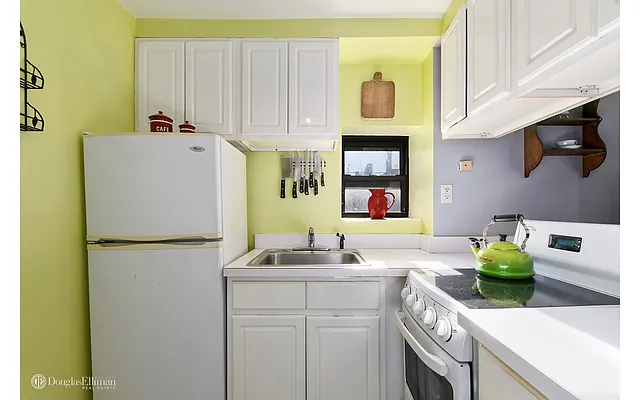 Sold by Douglas Elliman | media 7