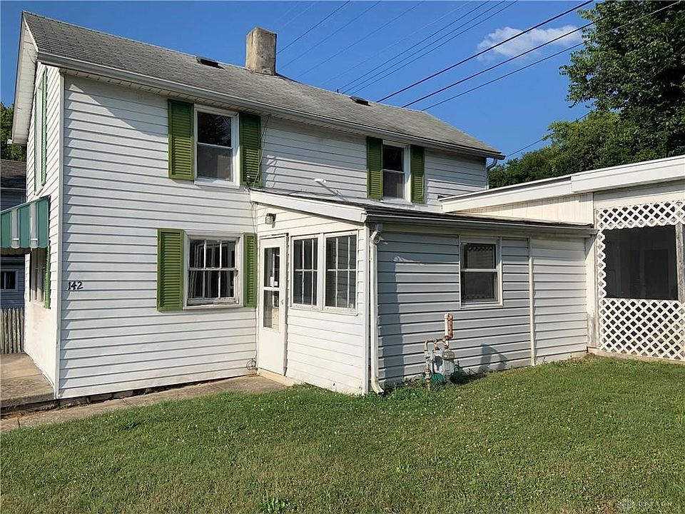 2nd image of 142 N Main St
