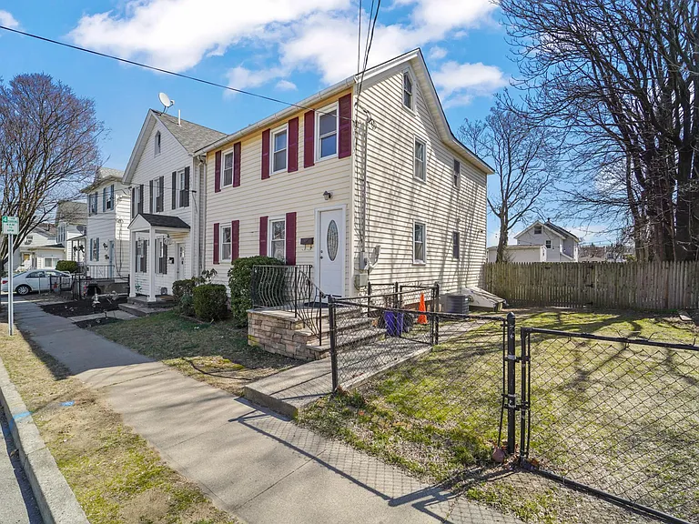 133 Augusta St — Photo 2