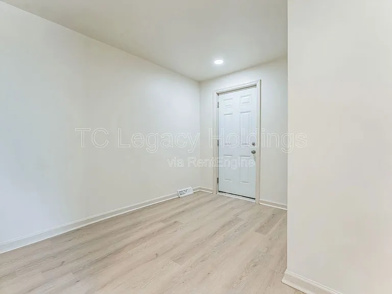 421 Walnut Ave — Photo 11