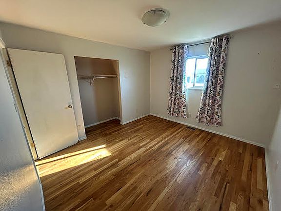 5th image of 3190 1/2 Bunting Ave