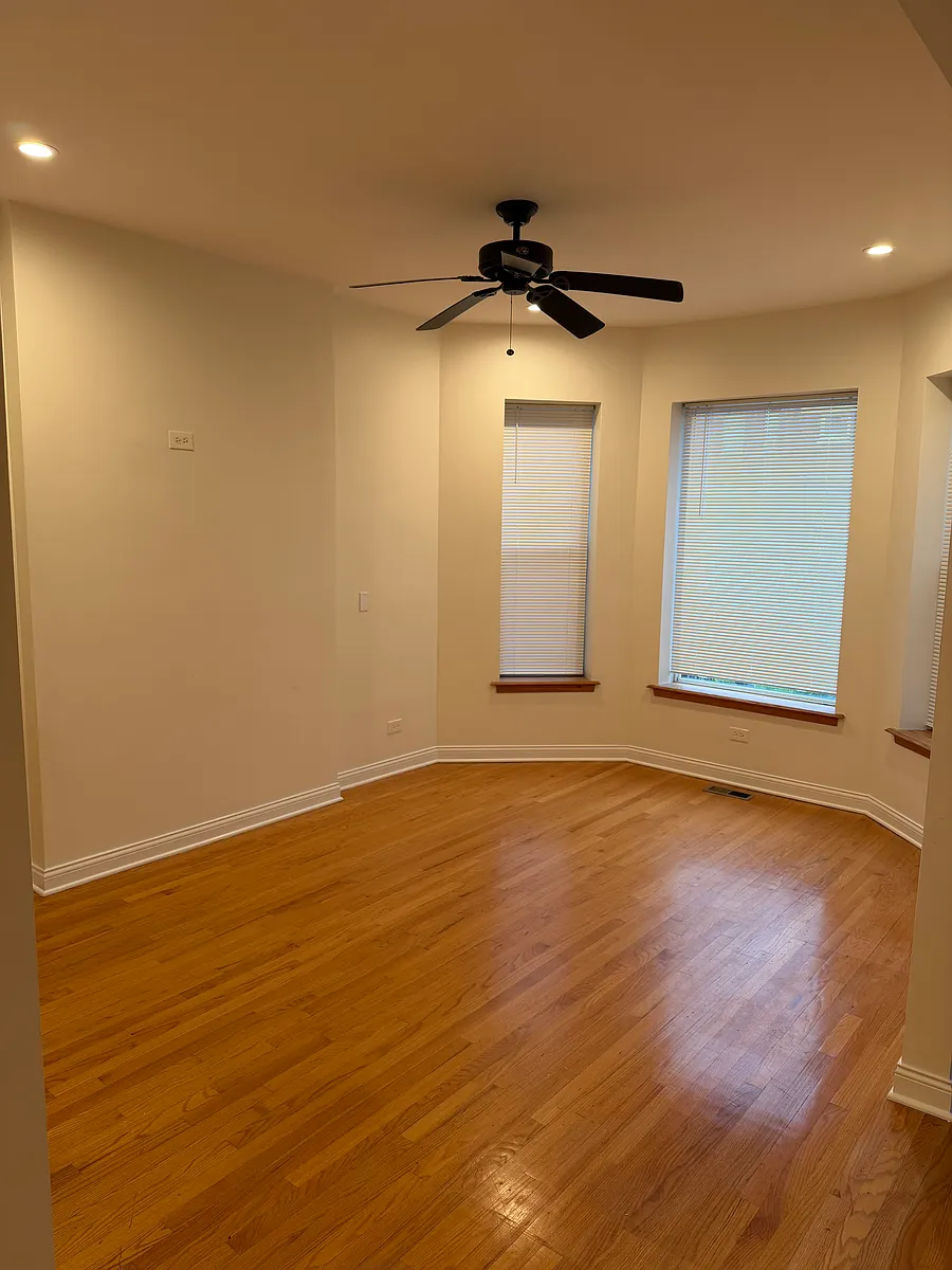 Building Photo - 6406 S Ingleside Ave #1