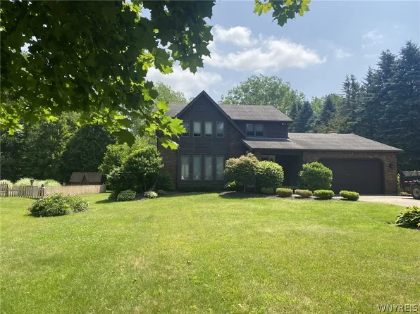 41 Tiffany Ln, Elma, NY 14086