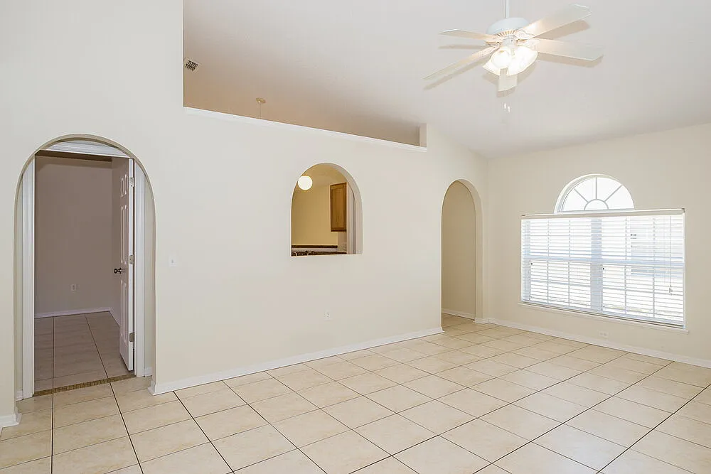 3 bed, 2.0 bath, 1324 sqft, $2,390 — Photo 3