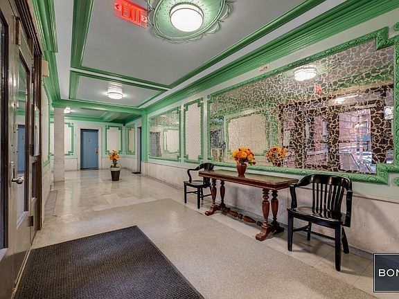 5th image of 828 Gerard Ave APT 5E