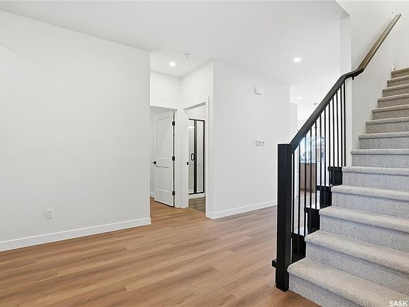 3rd image of 190 Doran WAY