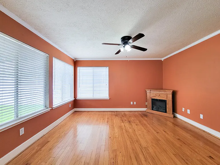 9607 Farrell Dr — Photo 10
