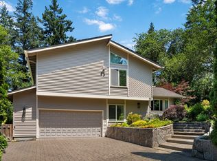 31 Walking Woods Dr, Lake Oswego, OR 97035