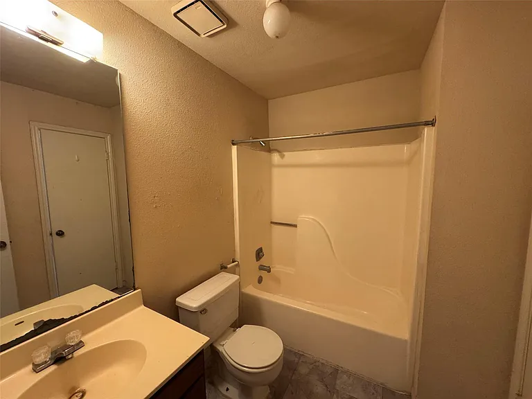 3213 Hirschfield Rd #C — Photo 8