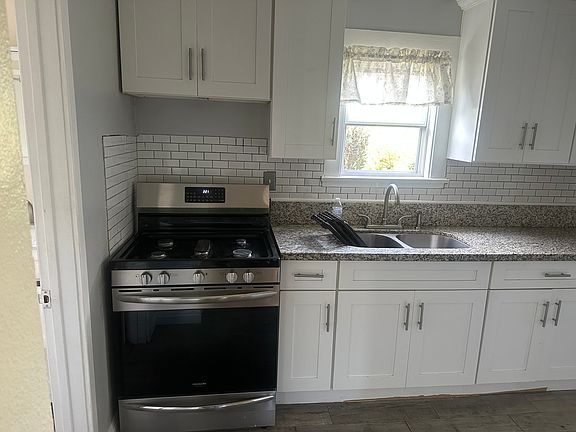 Kitchen with stainless steel. Oven. Air fryer Combo