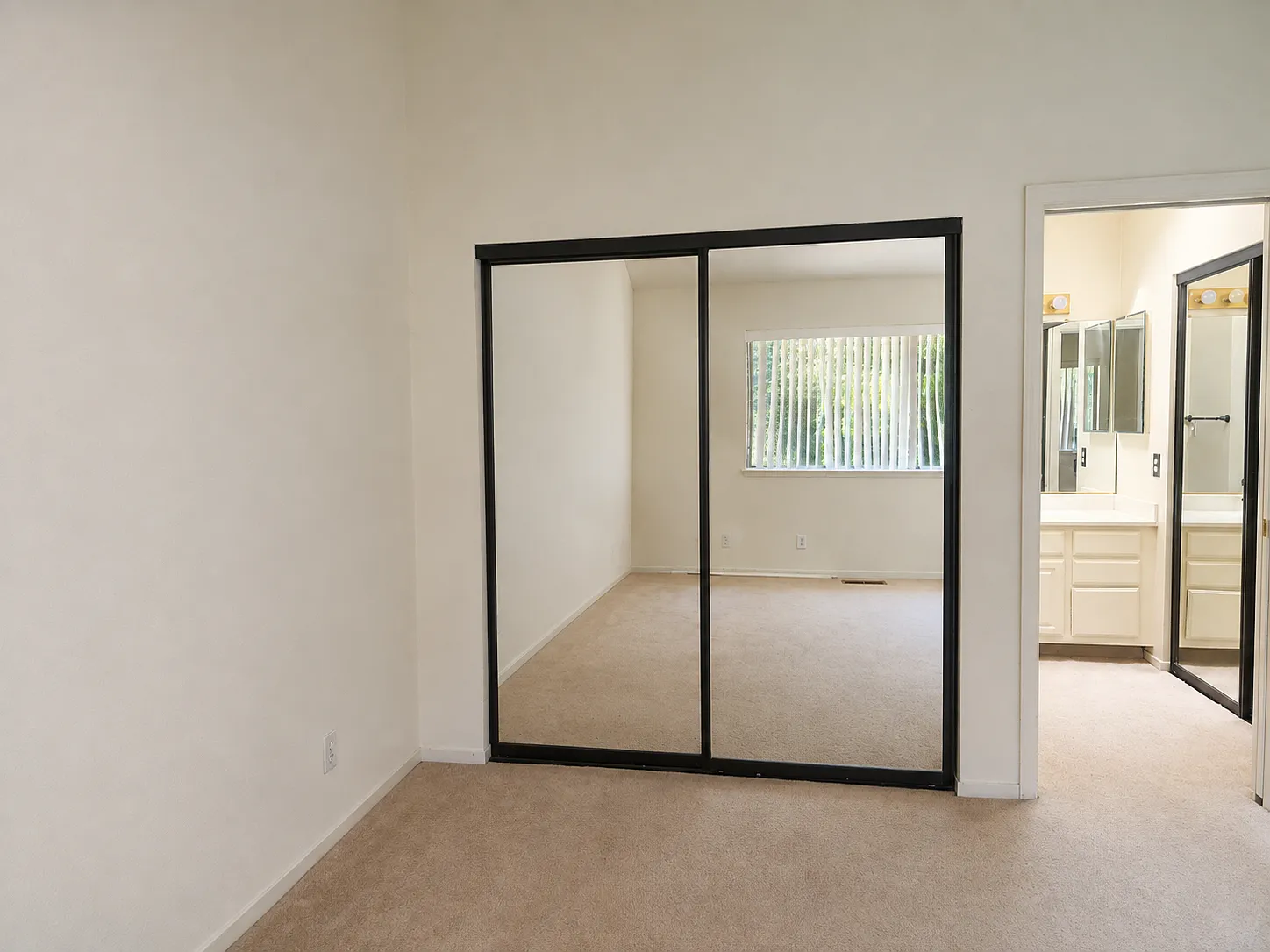 3 bed, 2.5 bath, 1692 sqft, $3,900 — Photo 2