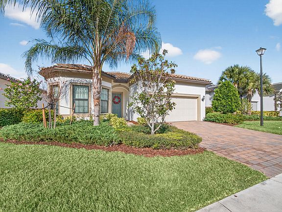 3rd image of 623 SE Villandry Way