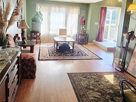 3rd image of 140 Corwin Cir