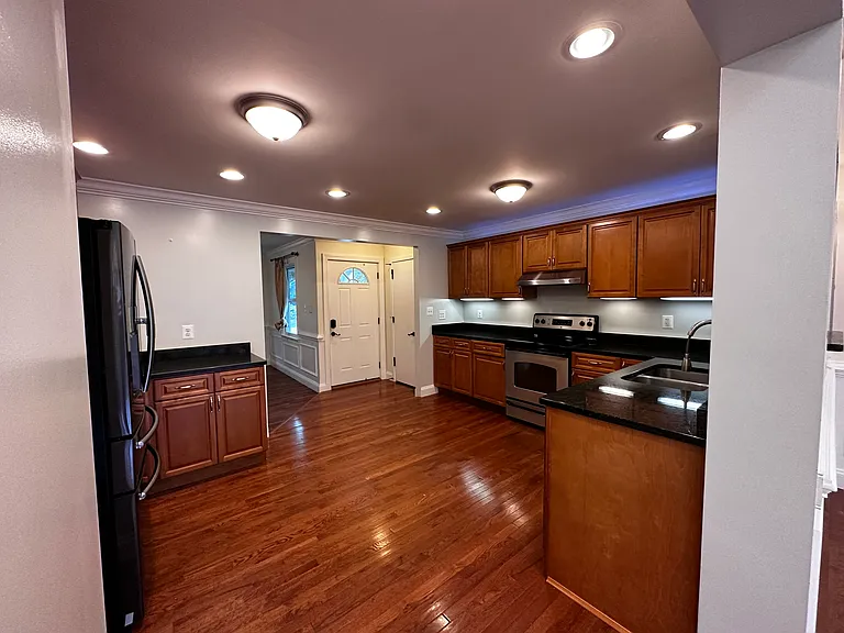 1712 Henry Rd — Photo 1