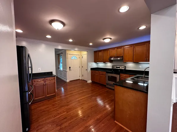 1712 Henry Rd, Rockville, MD 20851