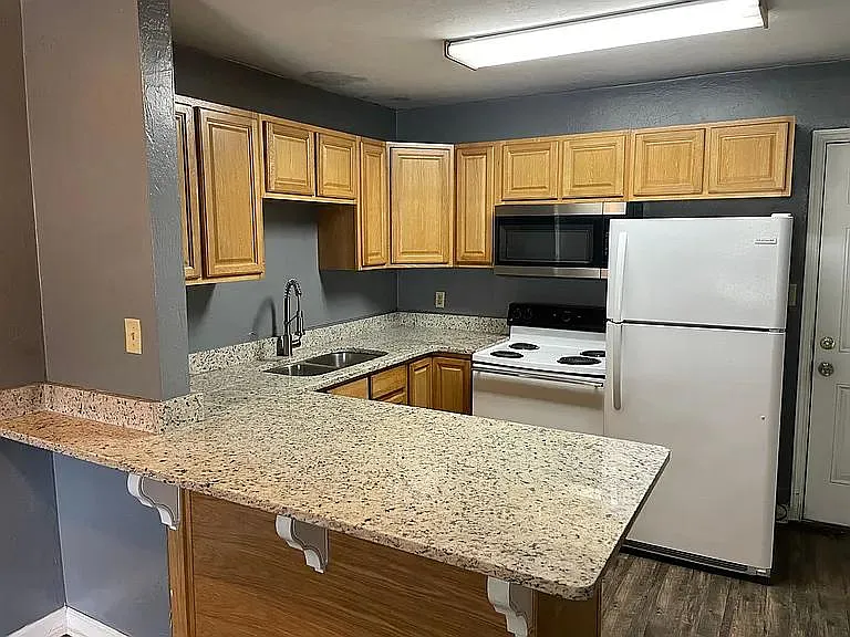 502 McKeithen Street - 8B — Photo 2