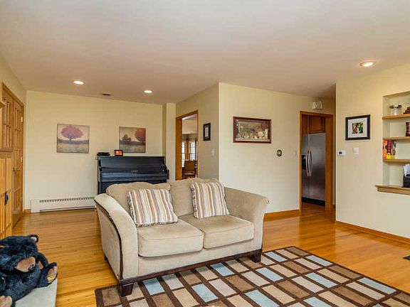 5th image of 215 S Can Dota Ave