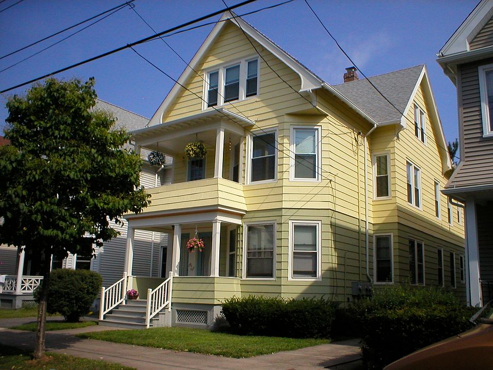 Exterior - quiet tree-lined neighborhood