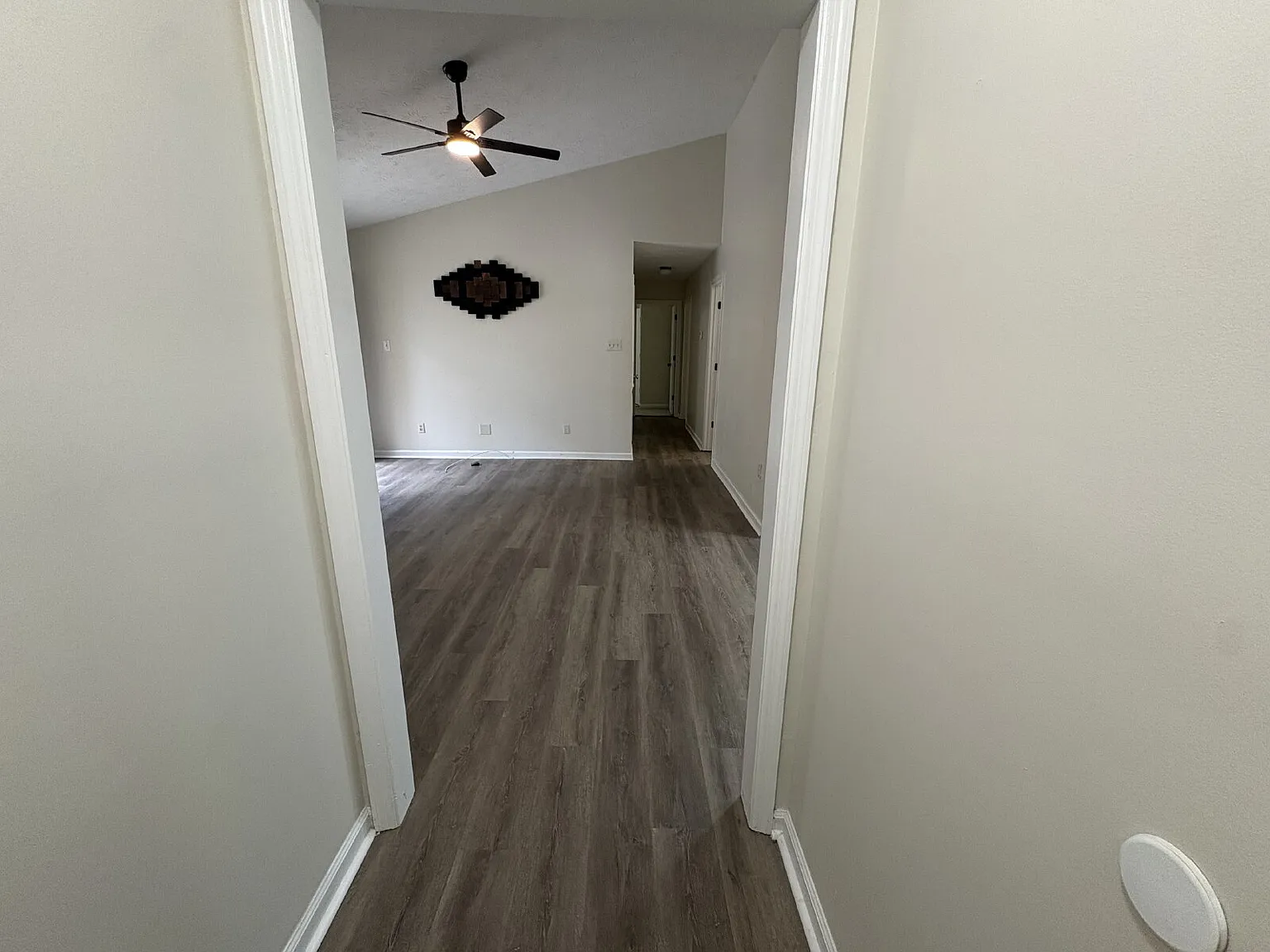 3 bed, 2.0 bath, 1201 sqft, $1,605 — Photo 2