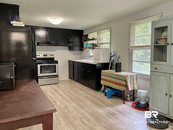 2nd image of 3420 Thomas Rd