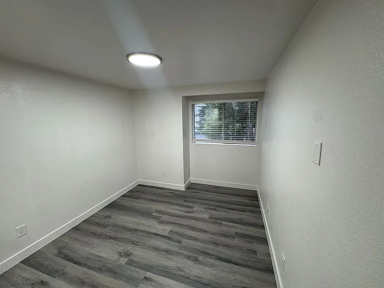 Wellington Place Apartments — Photo 19