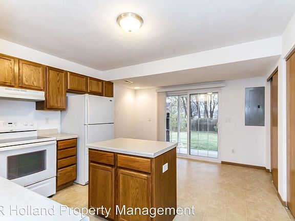 5th image of 730 Fountain View Dr APT D