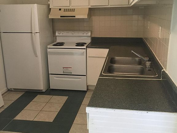 2nd image of 224 Ivanhoe Ct
