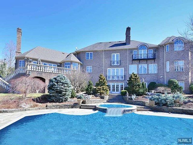 97 Hoover Dr, Cresskill, NJ 07626 | Zillow