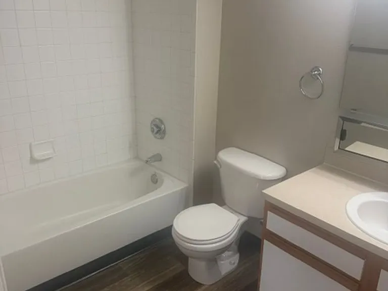 Constitution Square Apartments — Photo 26