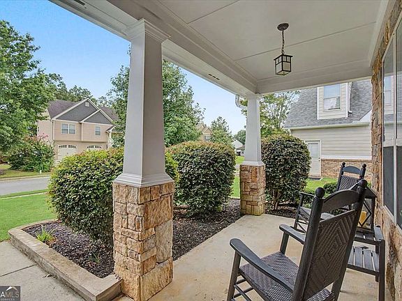3rd image of 17 Redwood Dr