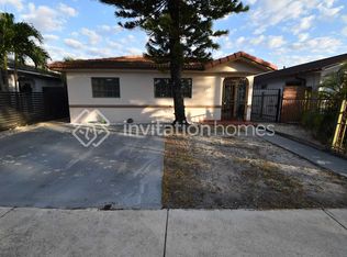 2579 W 70th St, Hialeah, FL 33016