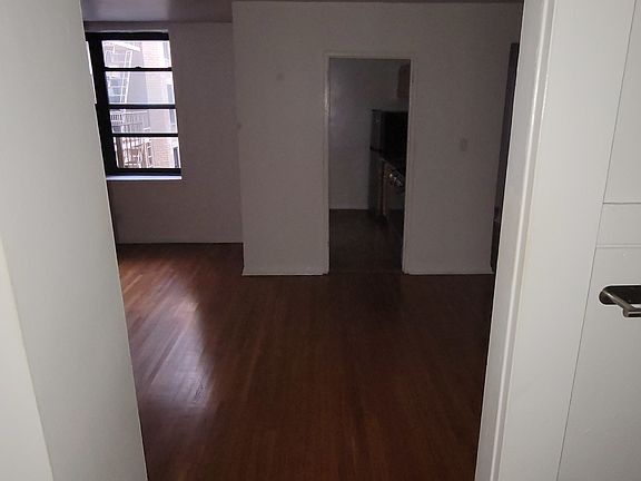5th image of 200 Corbin Pl #V3