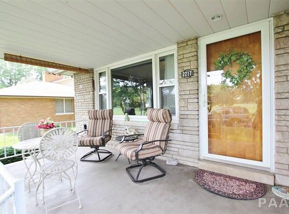 5th image of 2217 W Manor Pkwy