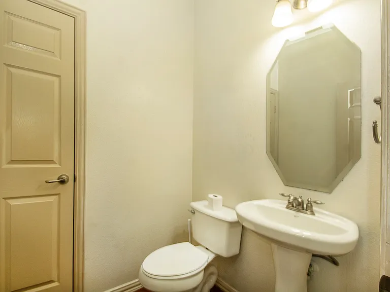 903 Fieldstone Dr — Photo 12