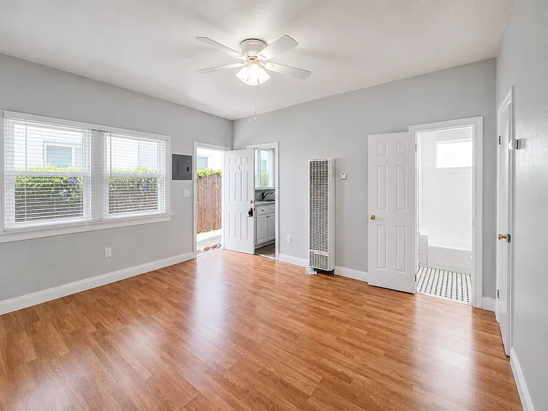 LB1021 (Coronado) — Photo 5