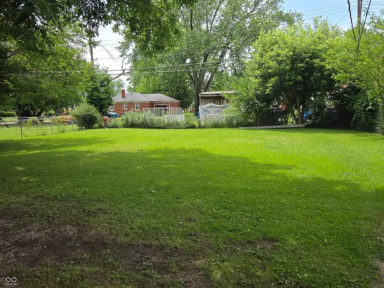 6104 Bettcher Ave — Photo 4