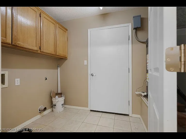 2406 Linda Ct — Photo 27