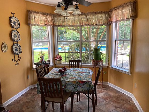 5th image of 10241 Victor Dr