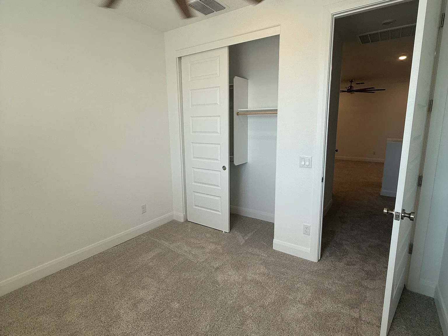 3 bed, 2.5 bath, 1607 sqft, $900 — Photo 3
