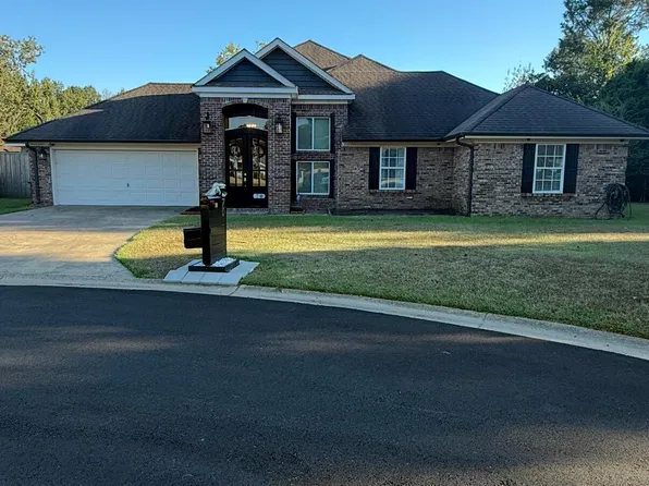 70 Wood Glen Ln, Columbus, MS 39705