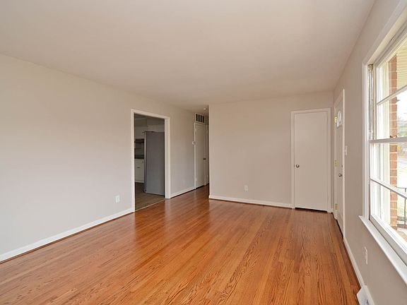 4th image of 3235 Oberlin Dr