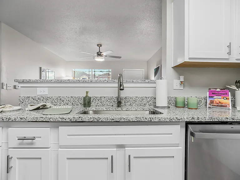 Lakewood Terrace — Photo 3