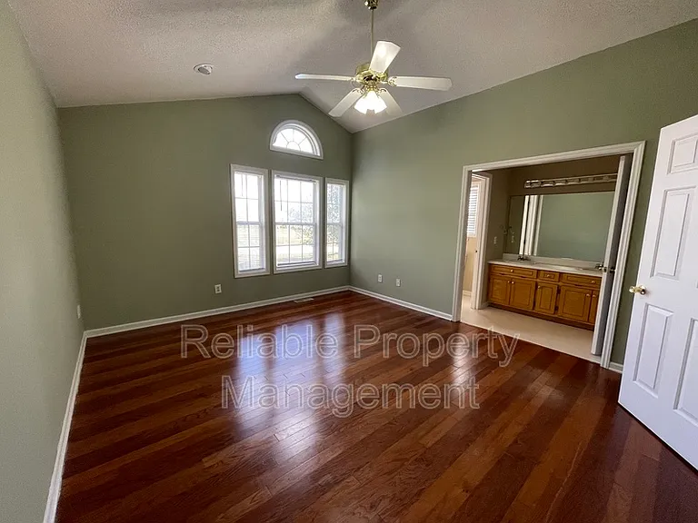 108 Patricia Dr — Photo 10