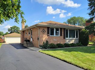 110 W Granville Ave, Roselle, IL 60172