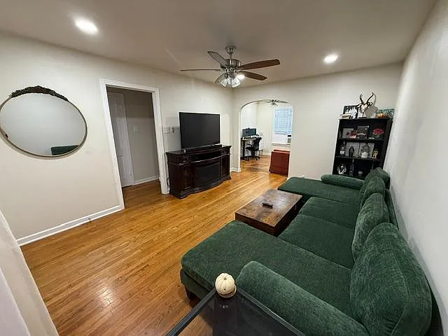 1727 Donaldson Ave — Photo 4
