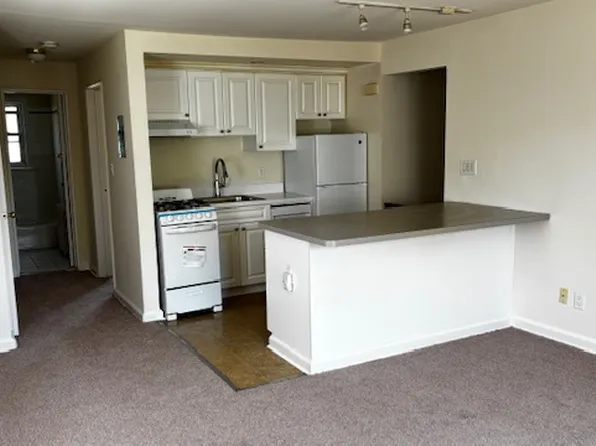 123B Berkshire Ct #123B, Hasbrouck Heights, NJ 07604