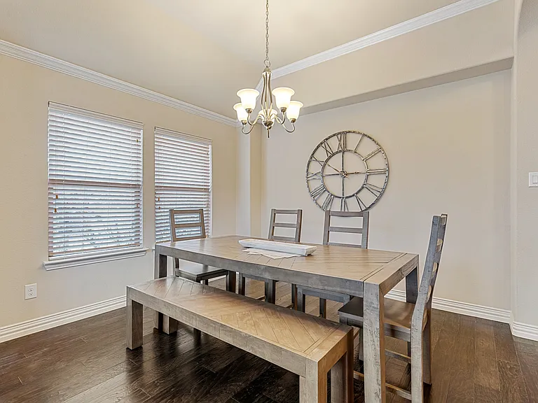 1100 Newchester Dr — Photo 3