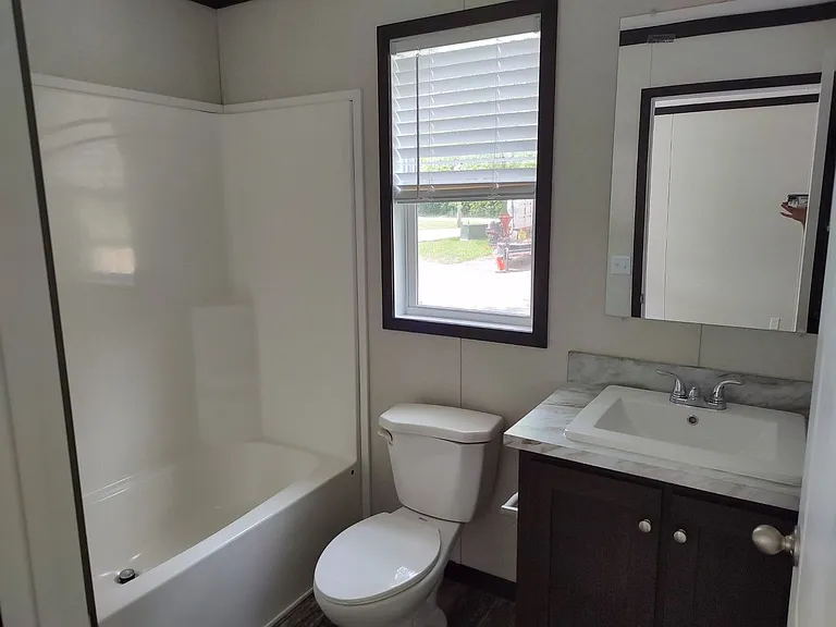 Avon Lakes Estates — Photo 9