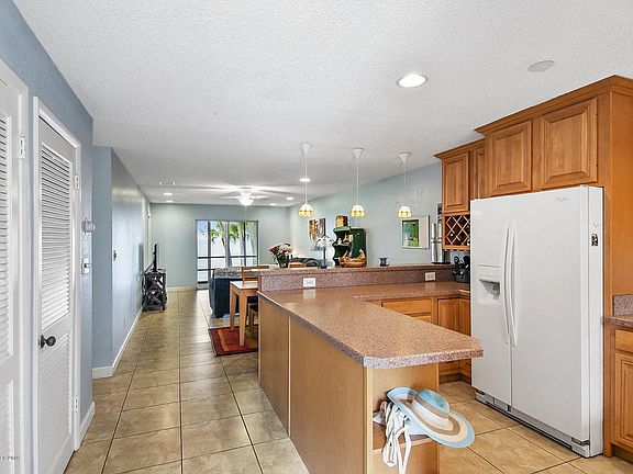 3rd image of 230 Cape Shores Cir #17-H