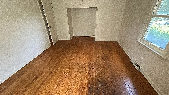 2704 S Glenwood Ave — Photo 12
